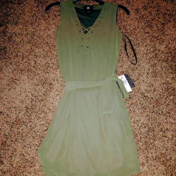 Iz byer dress - Picture 2 of 5